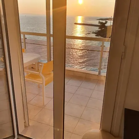 Lägenhetshotell Sunset_apartments Only 15 Meters From The Sea Neos Marmaras